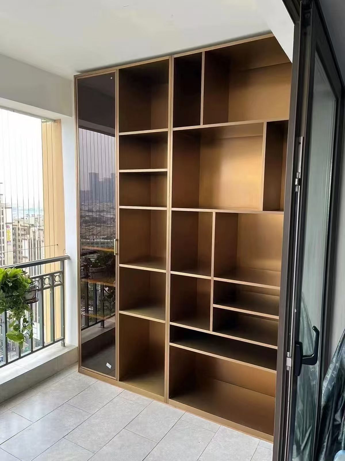 為什么高端場所都偏愛不銹鋼制品？揭秘不銹鋼展柜與酒柜的卓越優勢！
